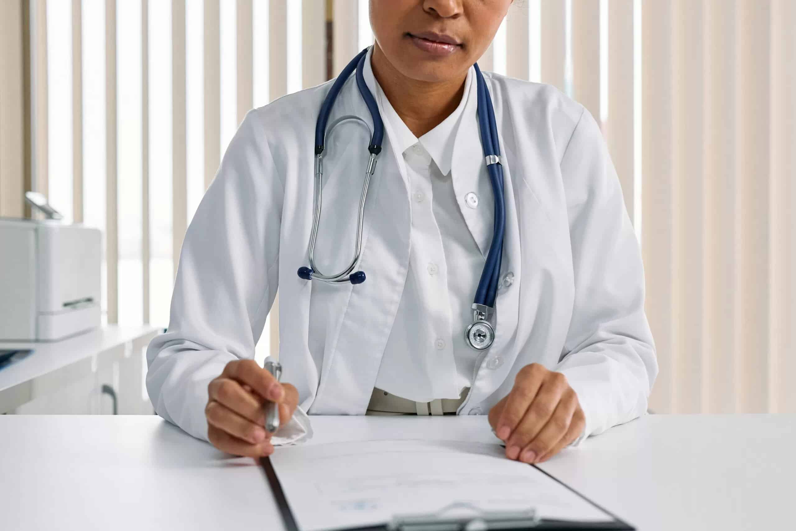 Medical professional engaging in discussion during a medical course, highlighting collaborative learning in medical education.